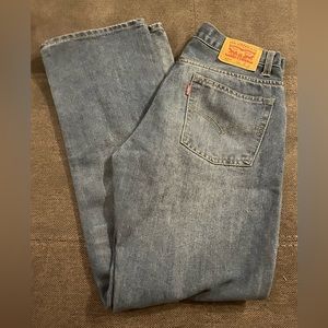 straight leg levi’s jeans